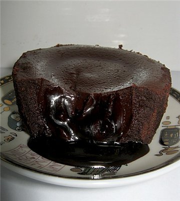 فوندات (كعكة الشوكولاتة الساخنة مع تعبئة السوائل)