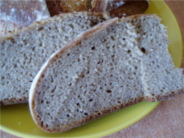 Homemade rye-wheat bread with sourdough (oven)