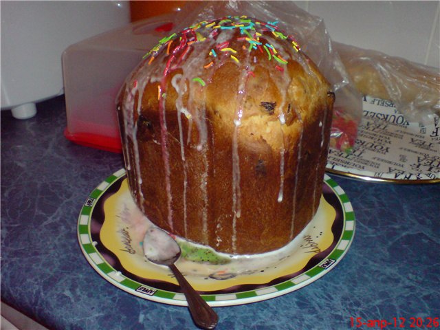 Easter cake with raisins