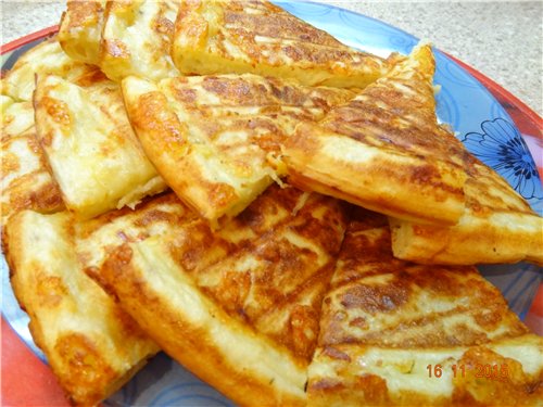 Khachapuri fast in a different manner in a contact grill VVK
