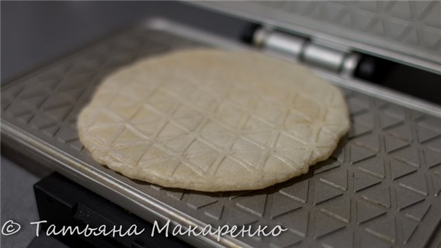 Tortilla Maker lub tortilla Maker. Chapatit lub wypiekacz do chleba płaskiego