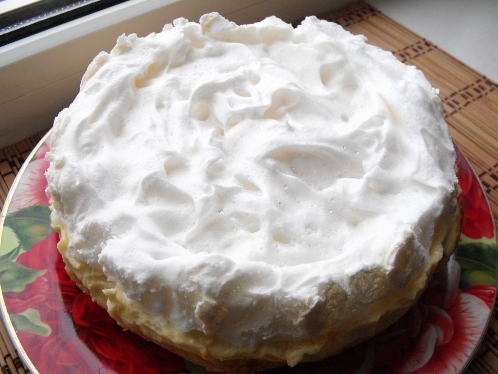 Cottage cheese pie with meringue Angel's tears (multicooker Brand 37501)