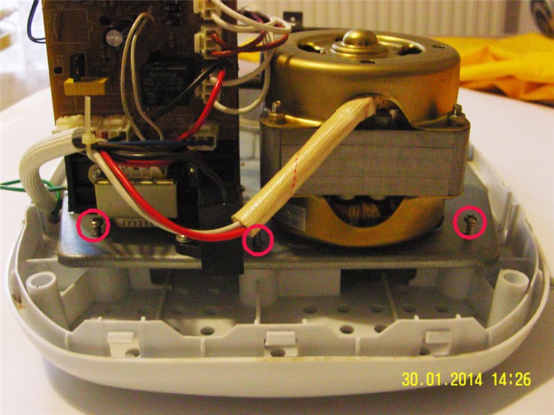 Replacing the timing belt in the "Clatronic BBA 2605" bread maker