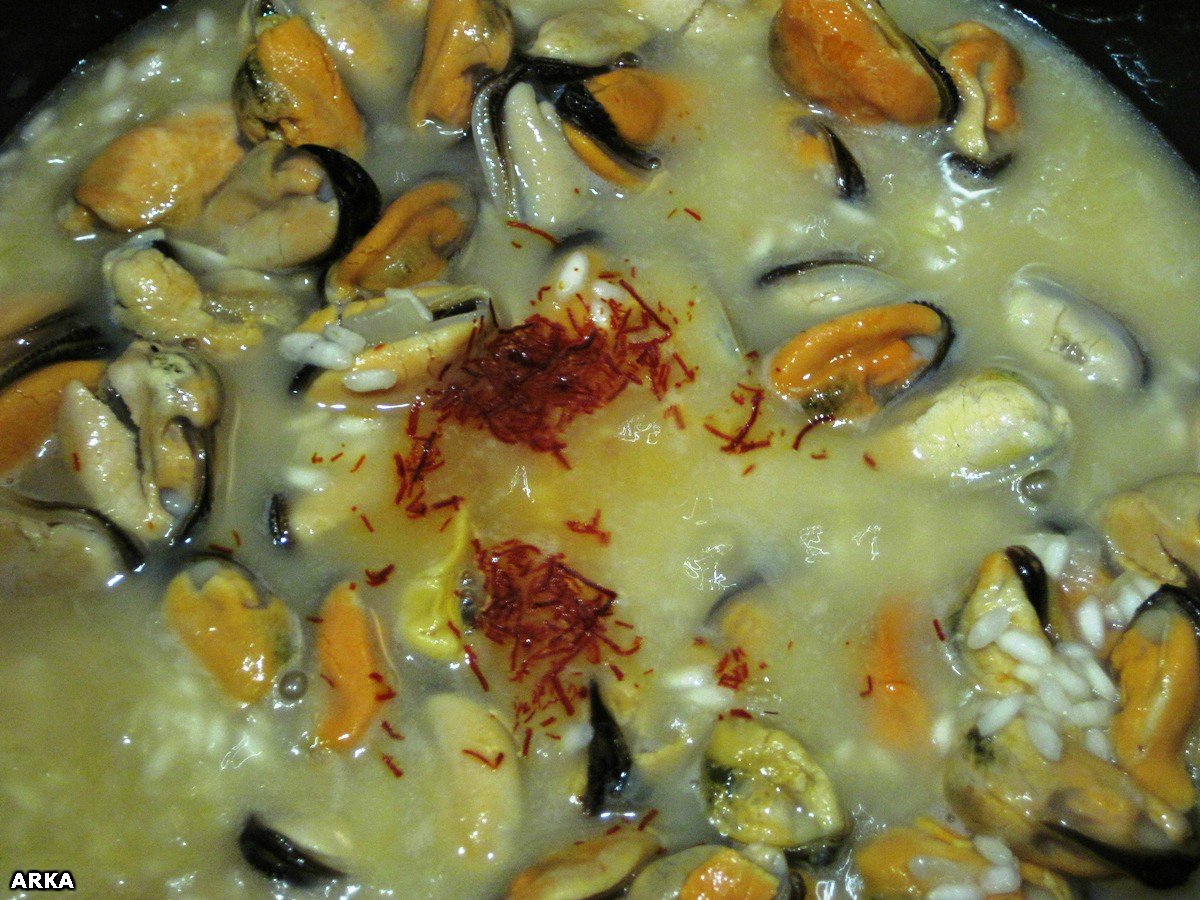 ريزوتو مع بلح البحر في طباخ متعدد الطهي Redmond RMC M4502