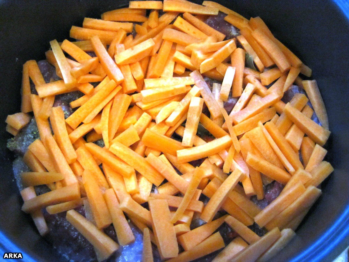 Spicy stewed brisket (multicooker Redmond RMC M4502)