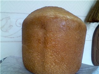 Pane di grano cremoso in una macchina per il pane