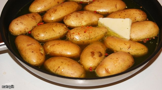 Sült burgonya (Pommes de terre fondantes)