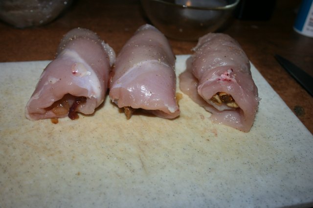 Świąteczne roladki z kurczaka z figami i karmelizowaną cebulą