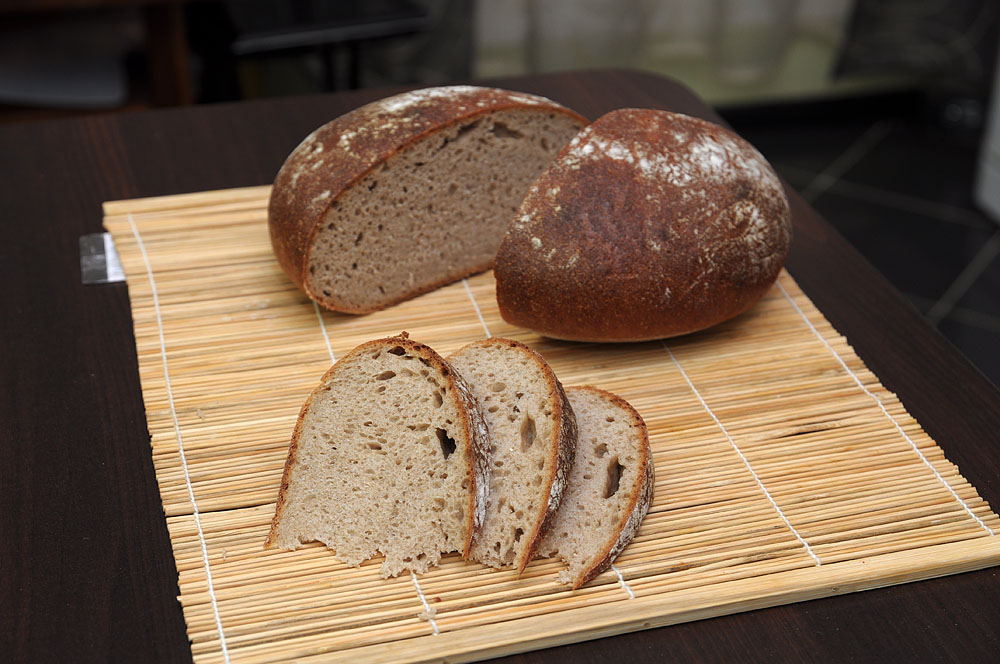 Pan de trigo y centeno con masa madre de centeno.