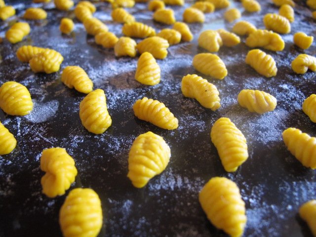 Handmade pasta (or our hands are not for boredom)