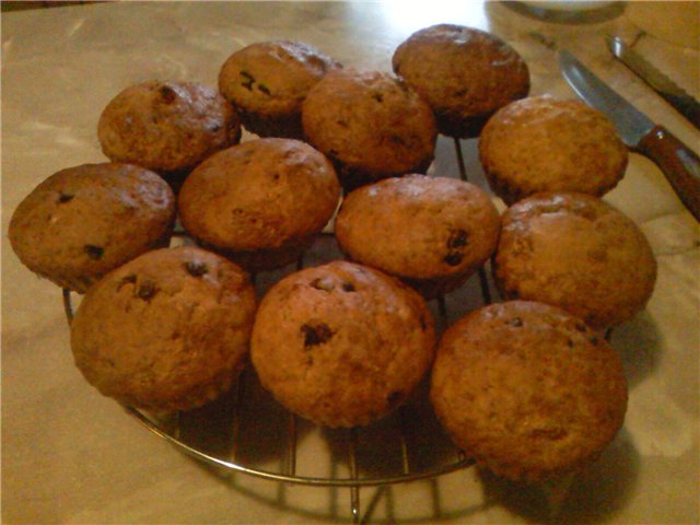 Muffins de requesón con pasas y gotas de chocolate