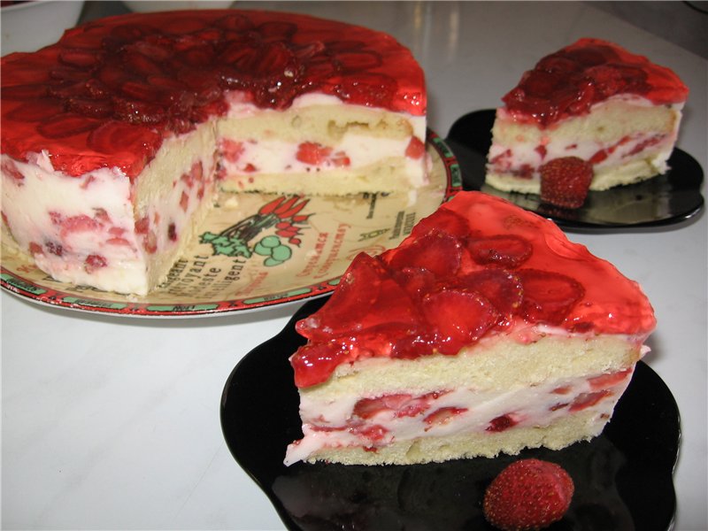 Strawberry pleasure cake