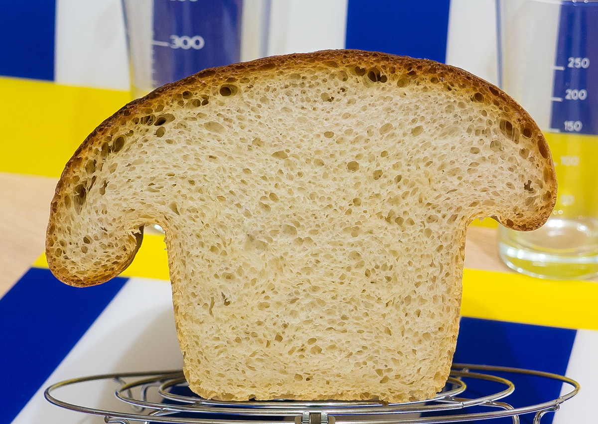 Wheat bread with rye sourdough
