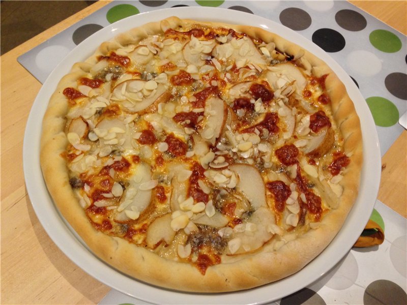 Pizza met peer en gorgonzola