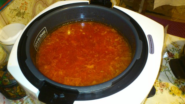 Red borsch with pork ribs in Oursson pressure cooker