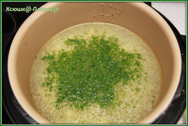 Zuppa di tagliatelle in brodo di pollo Pollo con uovo (pentola a pressione marca 6050)