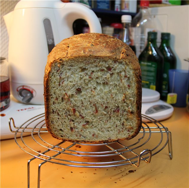Chleb na przekąskę (z serem, koperkiem i salami) (wypiekacz do chleba)