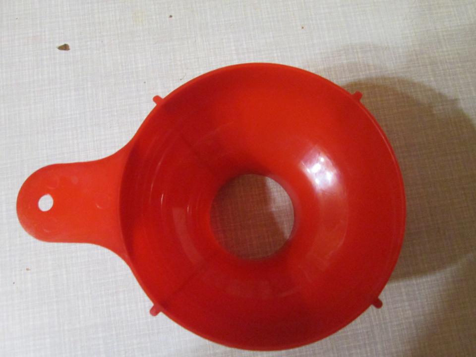 Funnels with a wide mouth and others - application in the kitchen