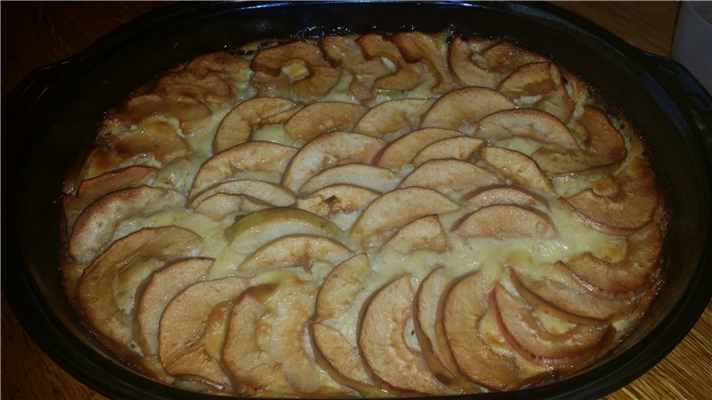 Tortas de nueces con manzanas y natillas