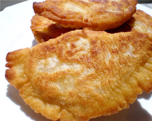 Fried pies with banana and white chocolate "Indian Pastry"