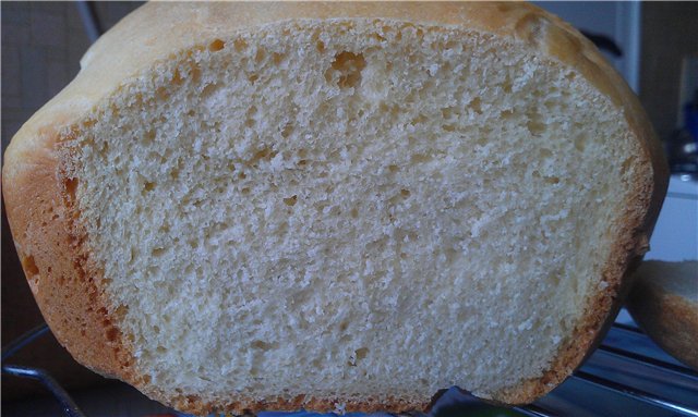 LG 2001. White table bread