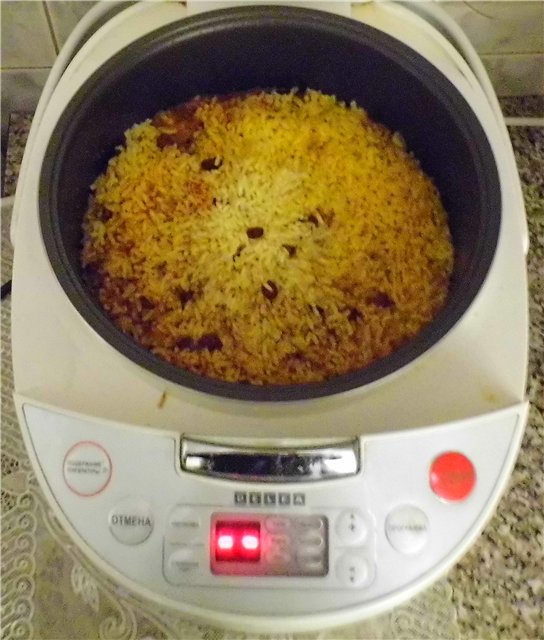 La ricetta per cucinare il pilaf in una pentola a cottura lenta Delfa DEB-FC58