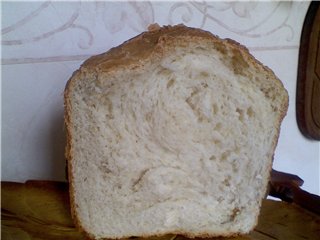 Pane di grano cremoso in una macchina per il pane