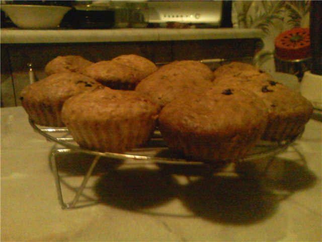 Cottage cheese muffins with raisins and chocolate drops