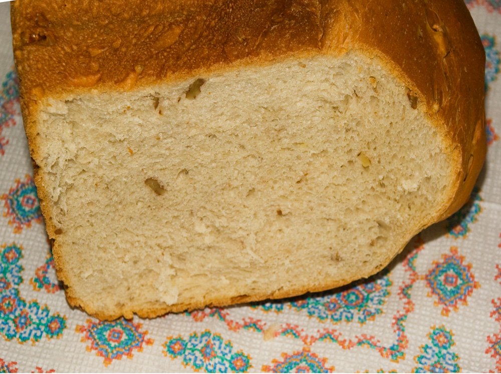 Búztojás sajttal és dióval kenyérsütőben