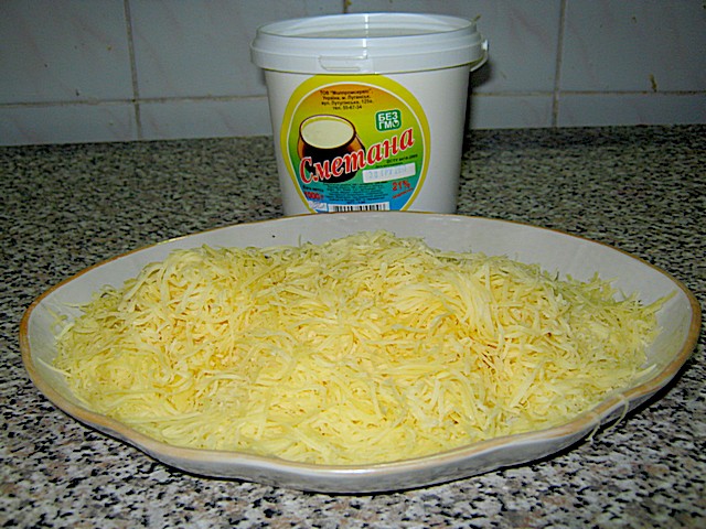 Carne al forno in pastella di formaggio con crema acida