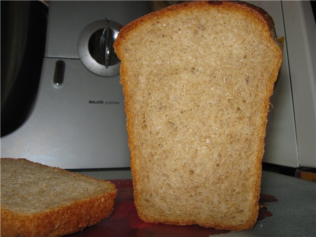 Teljes kiőrlésű kenyér kovásszal (kemencében)