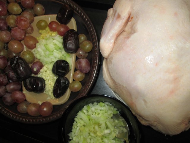 Chicken baked with grapes The smell of Christmas
