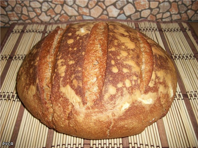 Aromás kenyér rozskenyérrel a sütőben