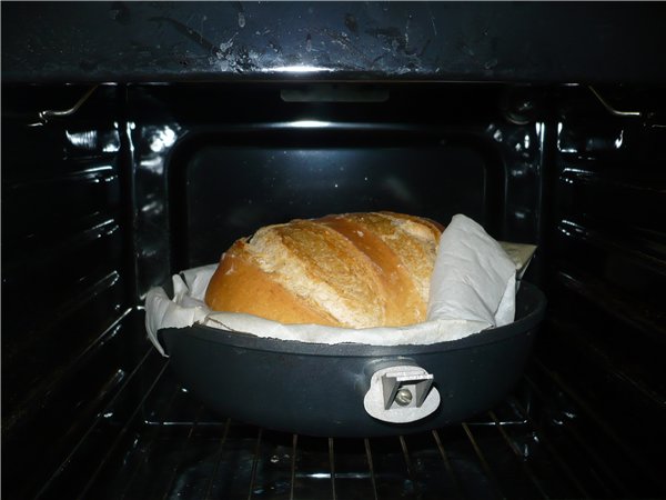 לחם בצק בשל (תנור)