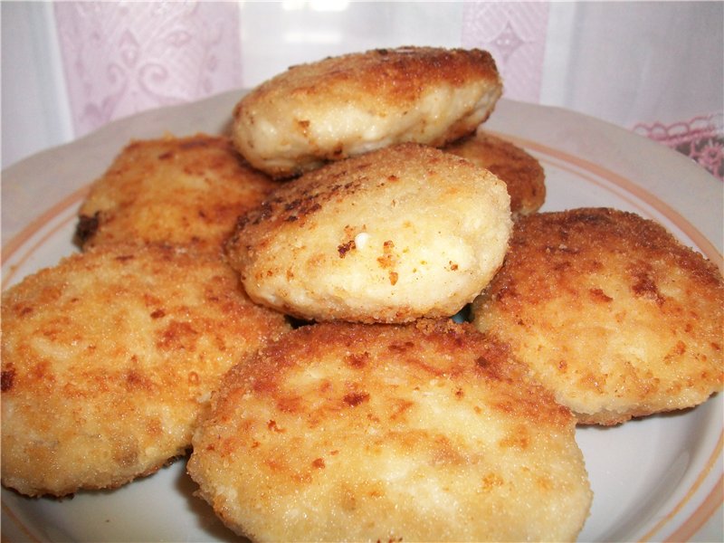 Chicken cutlets with melted cheese