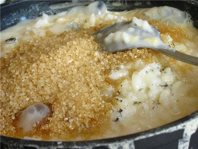 Rice pudding with soy milk with vanilla and prunes.