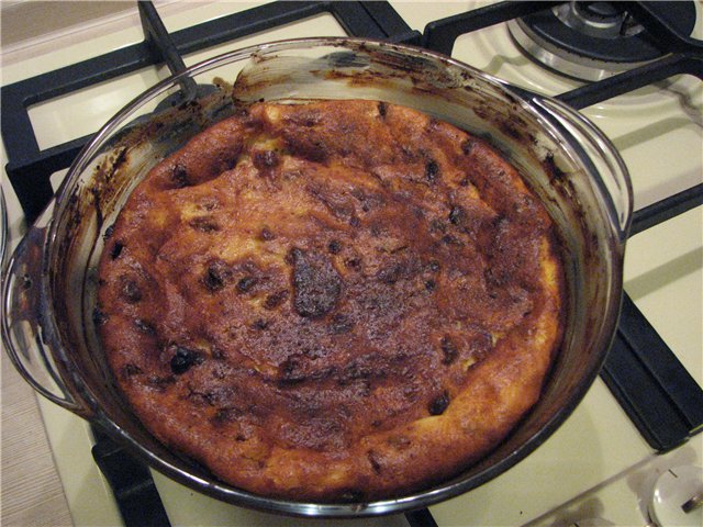 Curd pudding with candied fruit and raisins in a Panasonic multicooker