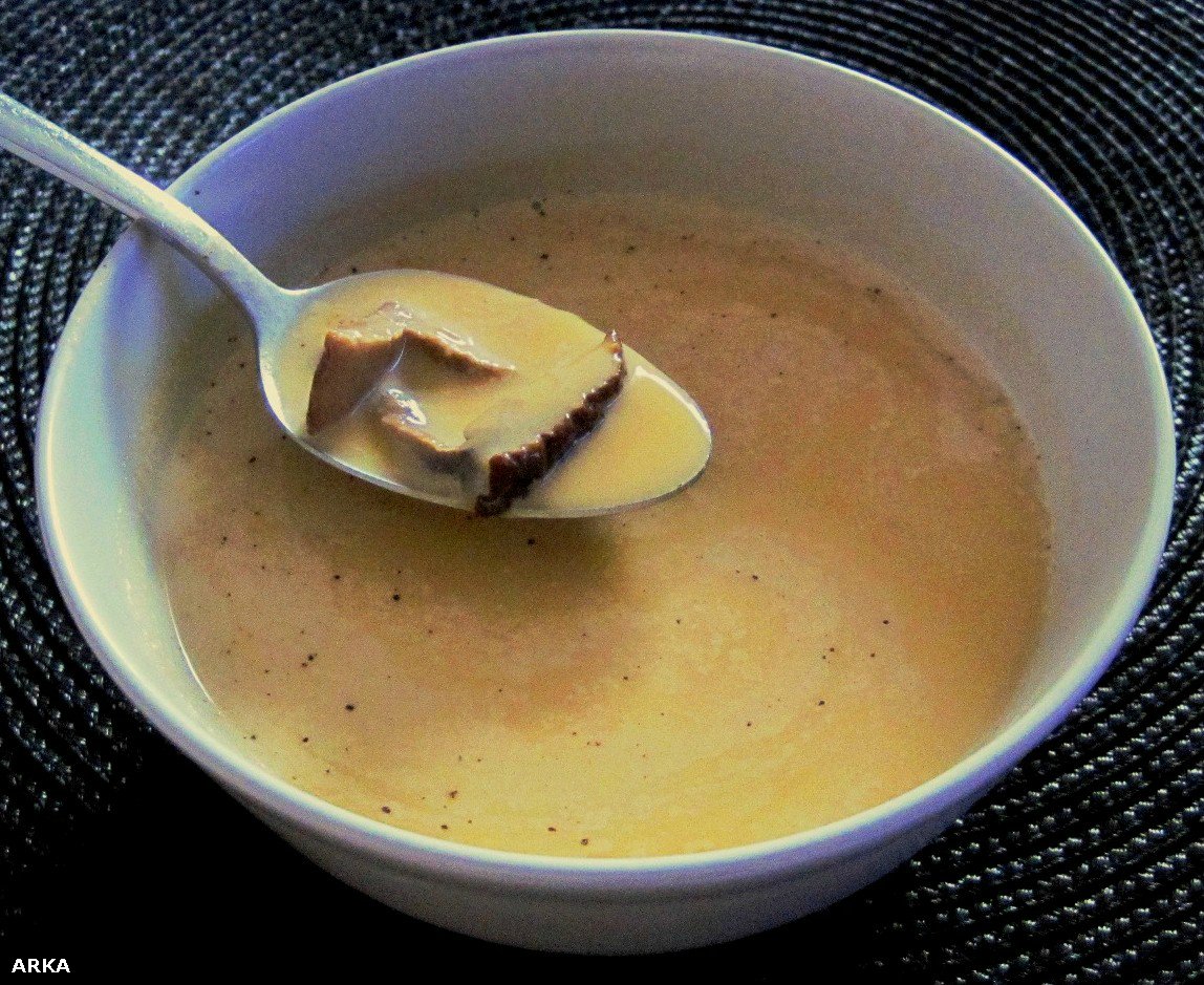 Zuppa di crema di funghi con patate dolci in un multicooker Redmond RMC-M4502