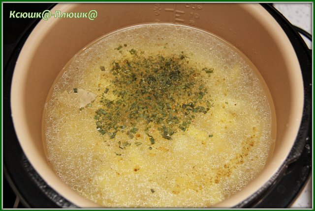 Tészta leves csirkehúslevesben Csirke tojással (Brand 6050 gyorsfőző)