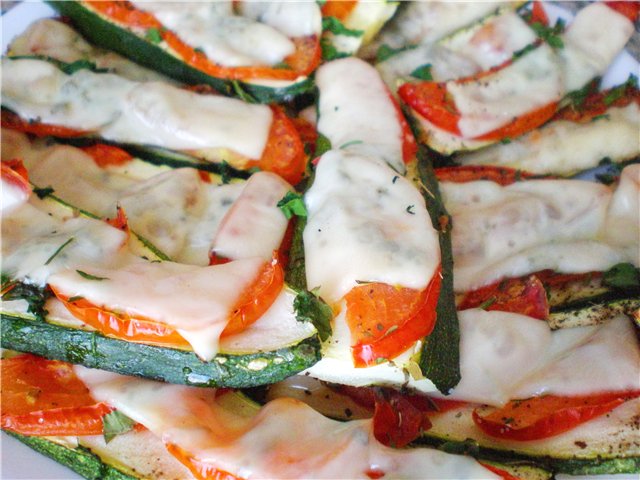 Zucchini slices with cheese