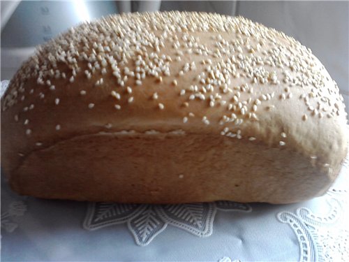 Zacht sandwichbrood in een broodbakmachine