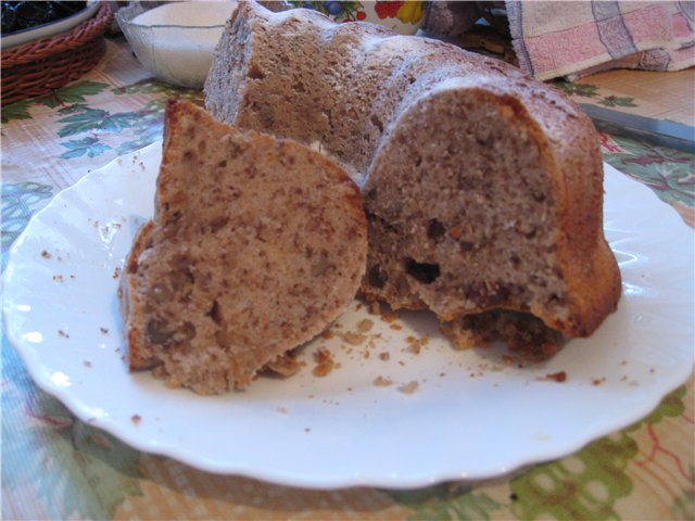 Creamy nut cake with halva