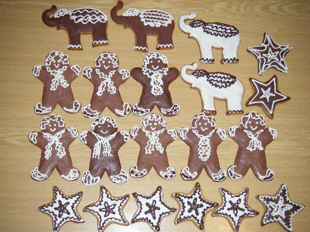 We decorate gingerbread cookies, cookies