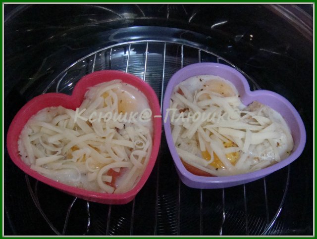 ביצים אפויות עם עגבנייה וגבינה (מותג 35128 airfryer)