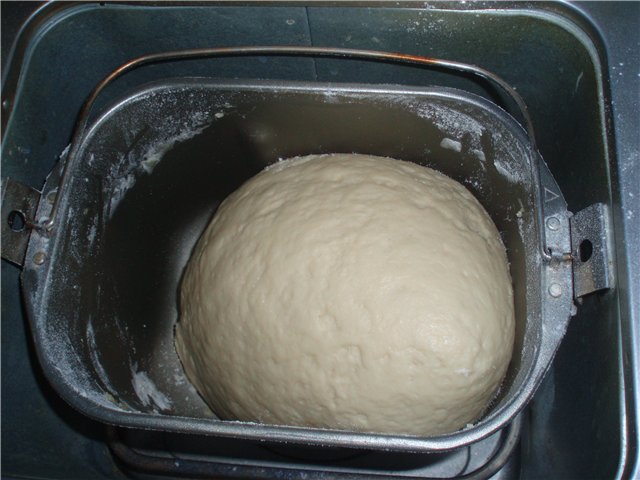 Yeast dough for pies (kneading in a bread machine)