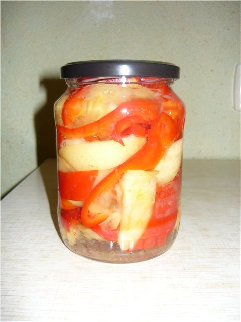 Antonovka with pepper in syrup