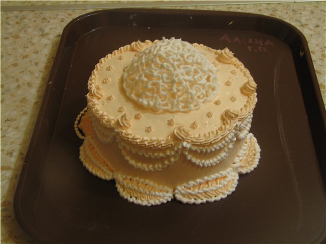 Icing cakes