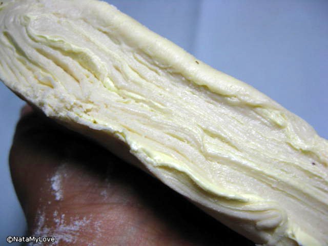 Vertuta with onion and egg made from yeast puff pastry
