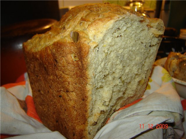 Oat-corn bread with seeds (bread maker)