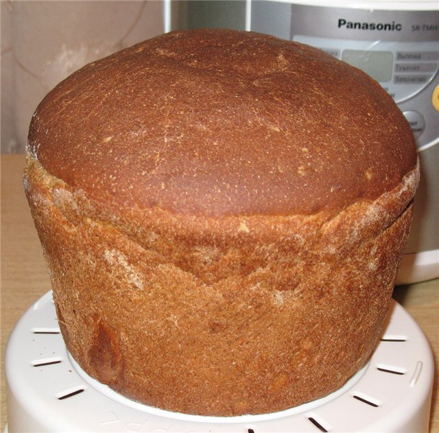 Darnitskiy brood met zuurdesem van kefir in een broodbakmachine